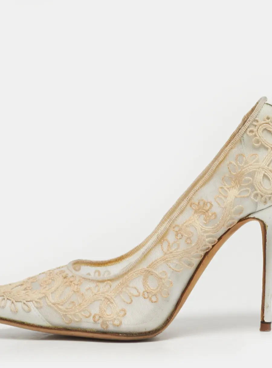 Manolo Blahnik Salola Size 35.5 White Mesh Pumps