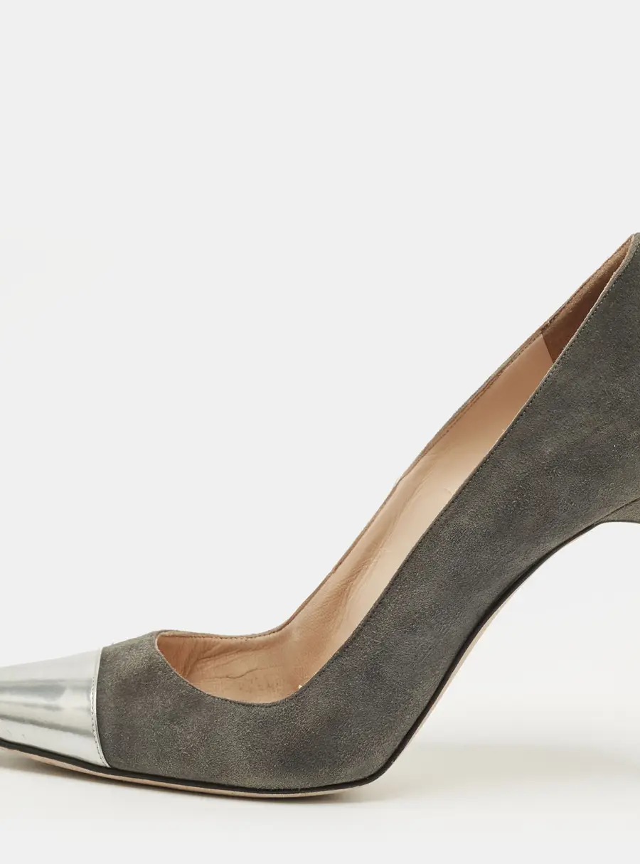 Manolo Blahnik Bipunta Size 39 Grey Patent Leather and Suede Pumps