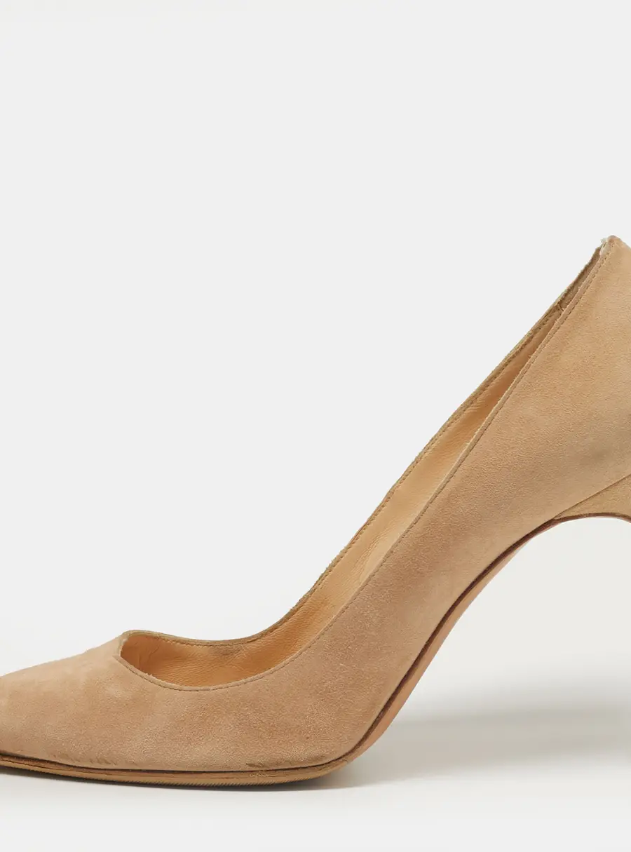 Manolo Blahnik BB Size 39 Beige Suede Pumps