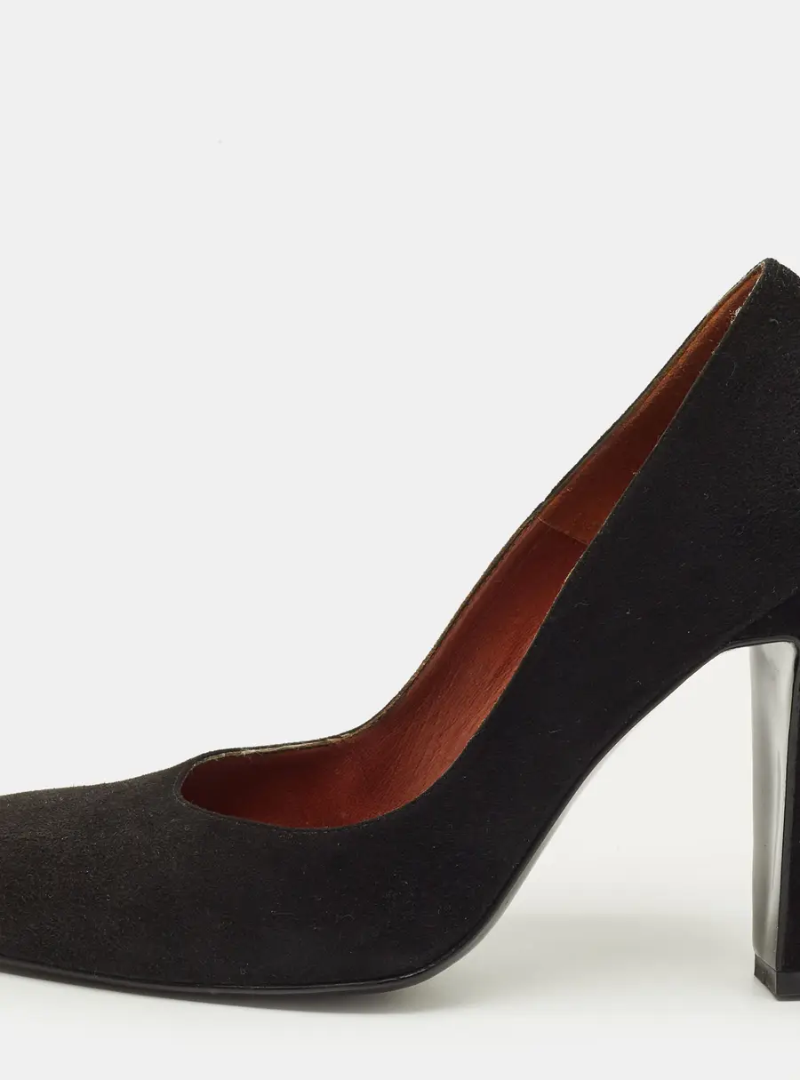 Manolo Blahnik Size 36.5 Black Suede Round Toe Pumps