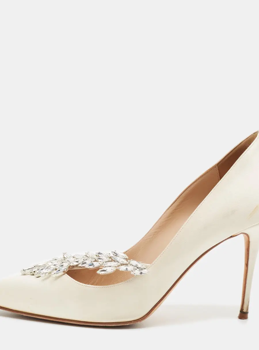 Manolo Blahnik Nadira Size 38 White Satin Crystal Embellished Pumps