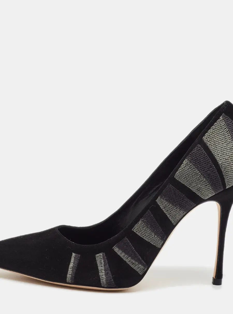 Manolo Blahnik Size 35 Black/Grey Suede Embroidered BB Pointed Toe Pumps