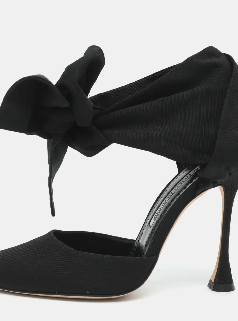 Manolo Blahnik Size 36 Black Fabric Wrap Pumps