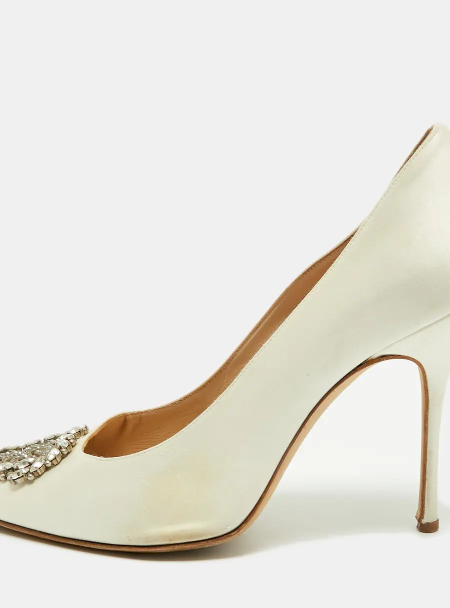 Manolo Blahnik Okkava Size 40.5 White Satin Pumps