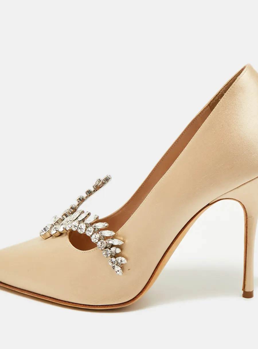 Manolo Blahnik Nadira Size 38.5 Beige Satin Pumps
