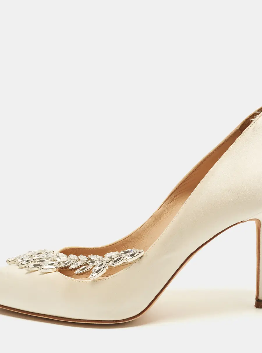 Manolo Blahnik Nadira Crystal Embellished Size 36.5 White Satin Pumps