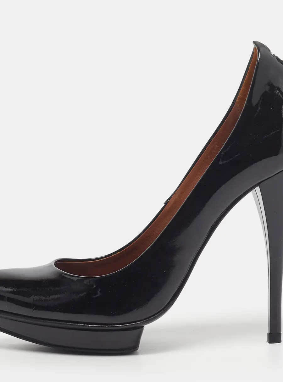 McQ by Alexander McQueen Size 38 Black Patent Leather Studded Pointed Toe Pumps