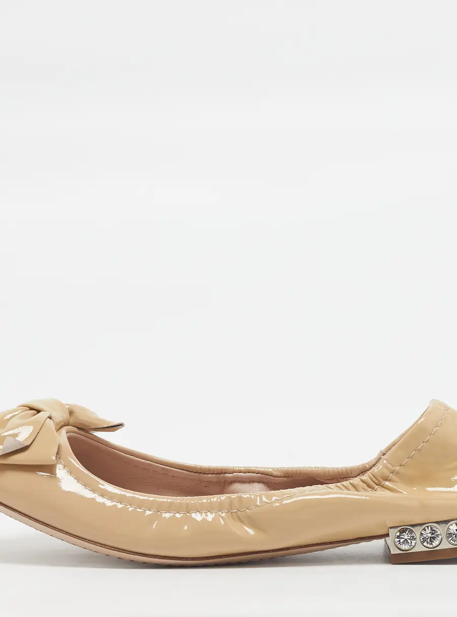 Miu Miu Size 36 Beige Patent Leather Bow Crystal Embellished Scrunch Ballet Flats