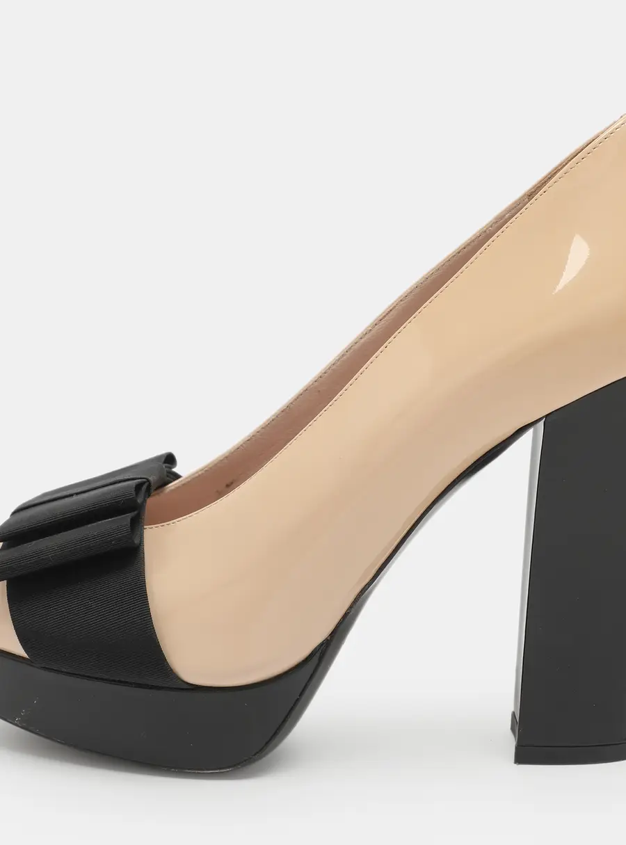 Miu Miu Bow Size 38 Beige Patent Leather Platform Pumps