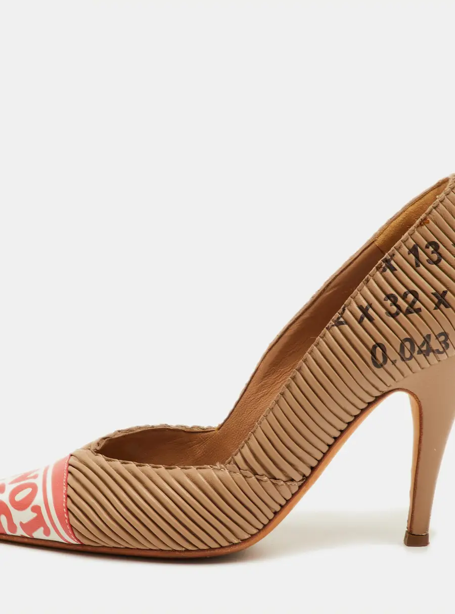 Moschino Size 38 Brown Leather Pleated Pointed Toe Pumps