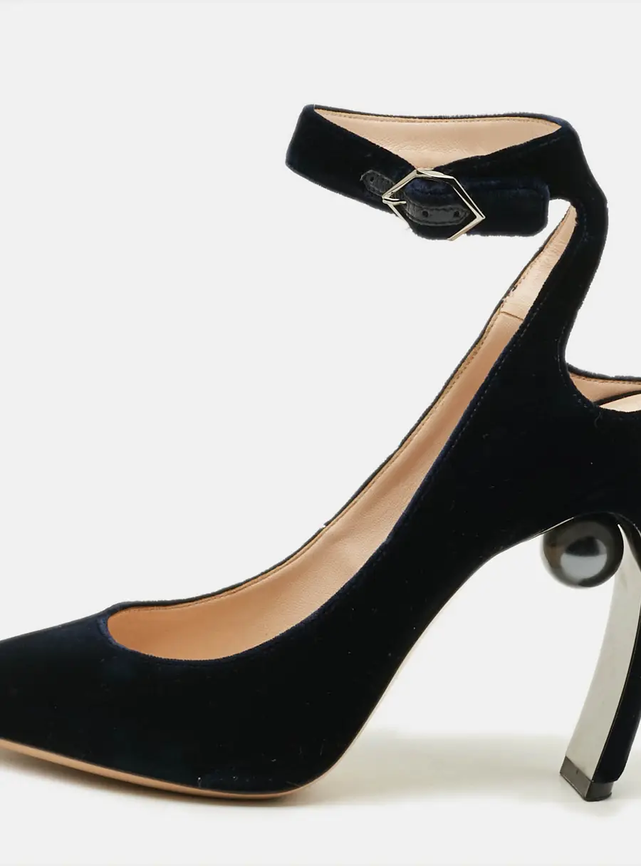 Nicholas Kirkwood Lola Size 38.5 Navy Blue Velvet Curved Pumps