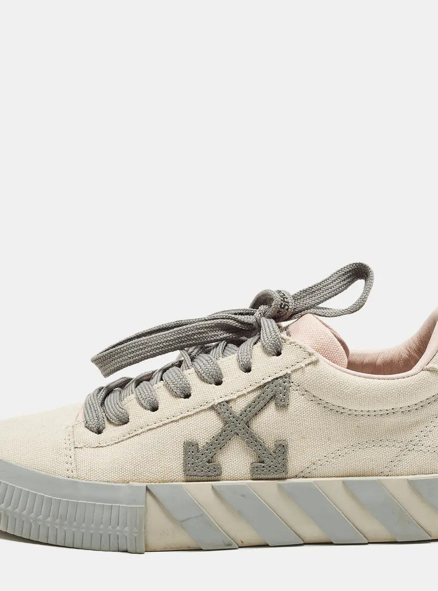 Off-White Vulcanized Size 38 Grey Canvas Low Top Sneakers