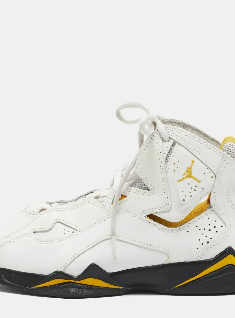 Air Jordans True Flight Size 39 White/Yellow Leather Ochre High Top Sneakers