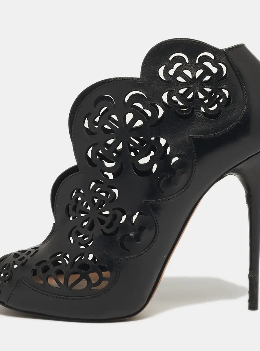 Alexander McQueen Size 38 Black Floral Laser Cut Leather Peep Toe Booties