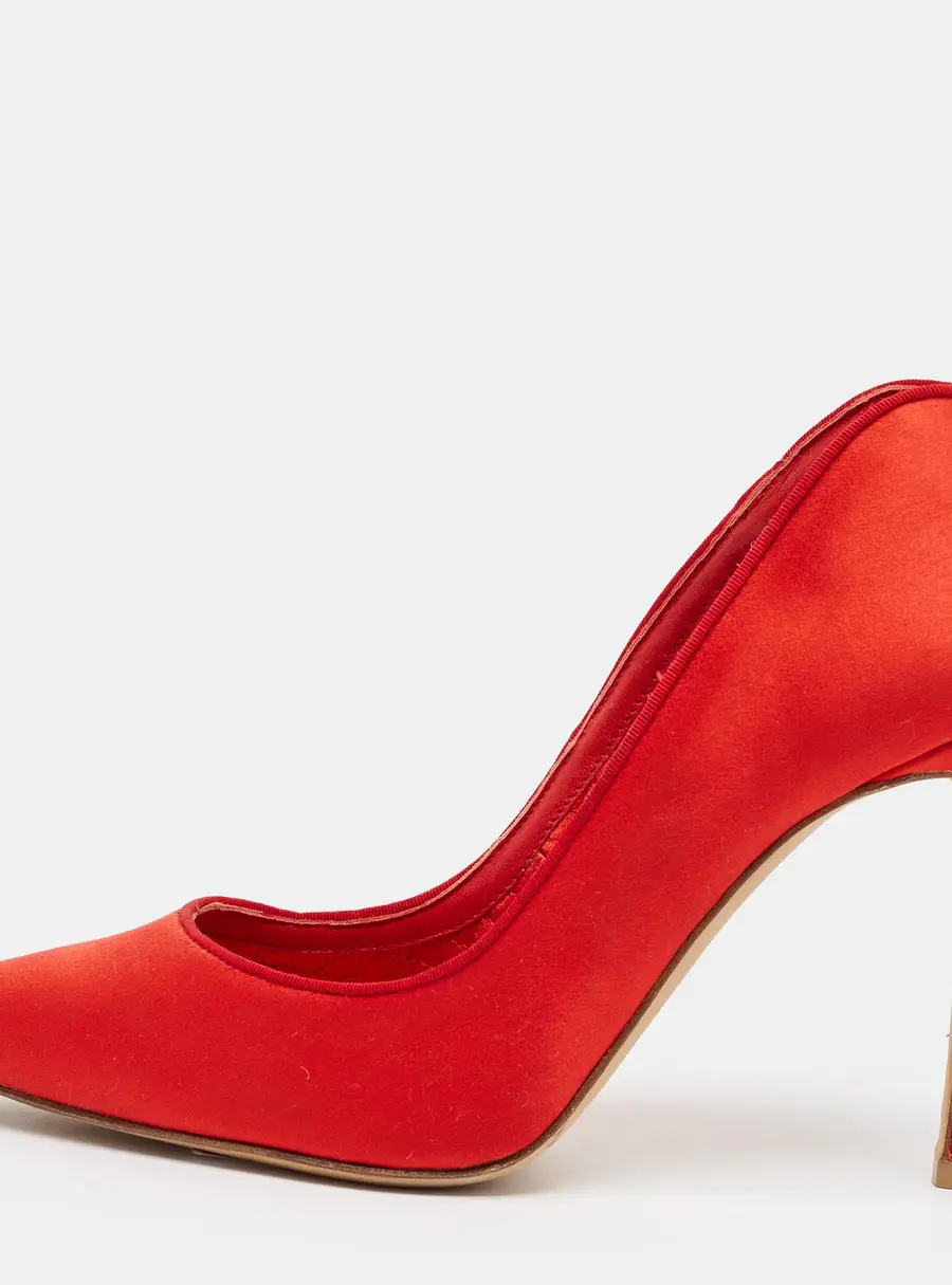 Alexander McQueen Size 36.5 Red Satin Pointed Toe Pumps