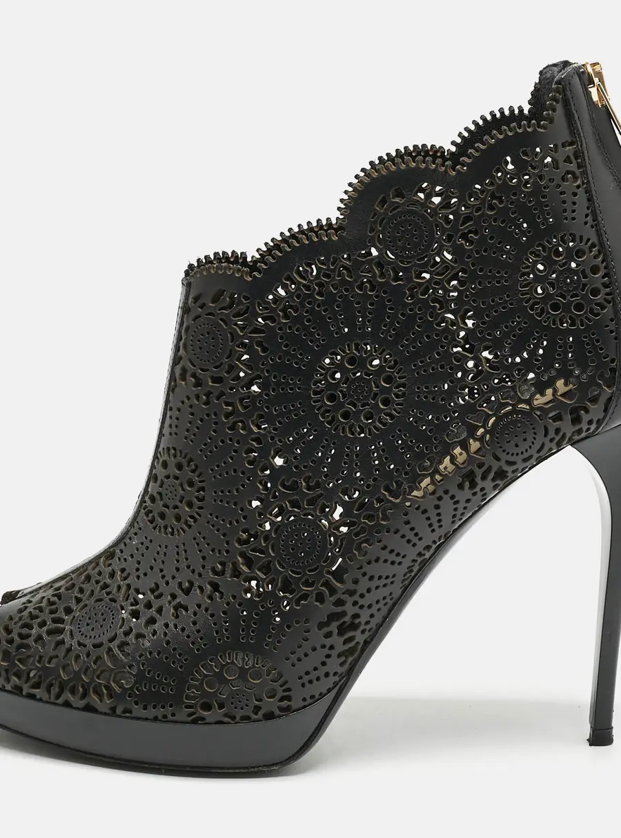 Burberry Black Laser Cut Leather Caythorpe Ankle Booties Size 39