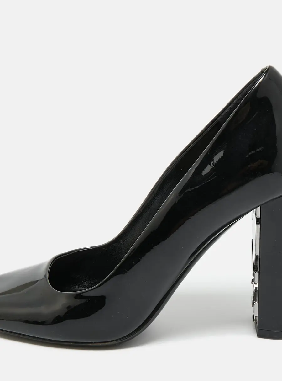 Burberry Black Patent Leather Block Heel Pumps Size 37.5