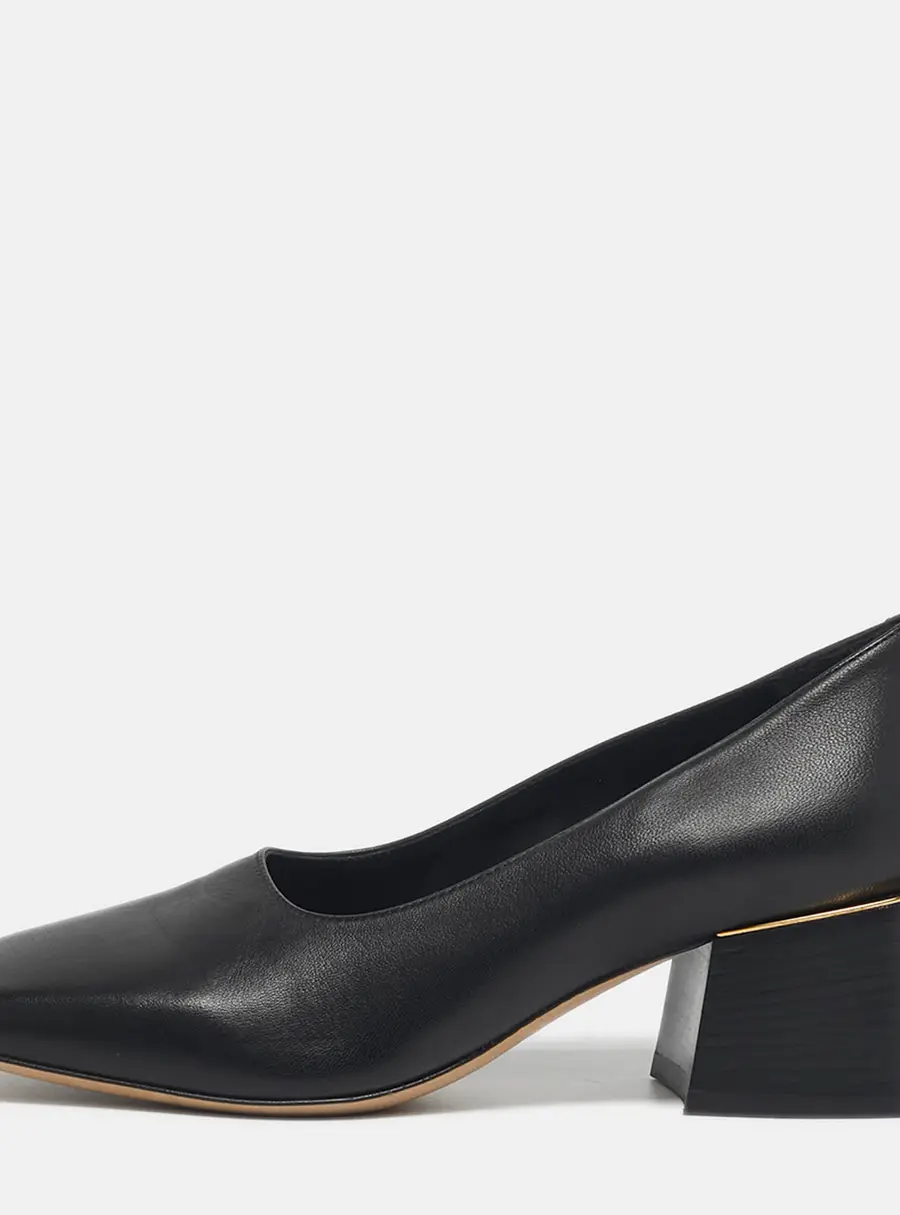 Burberry Size 35.5 Black Leather Square Toe Block Heel Pumps