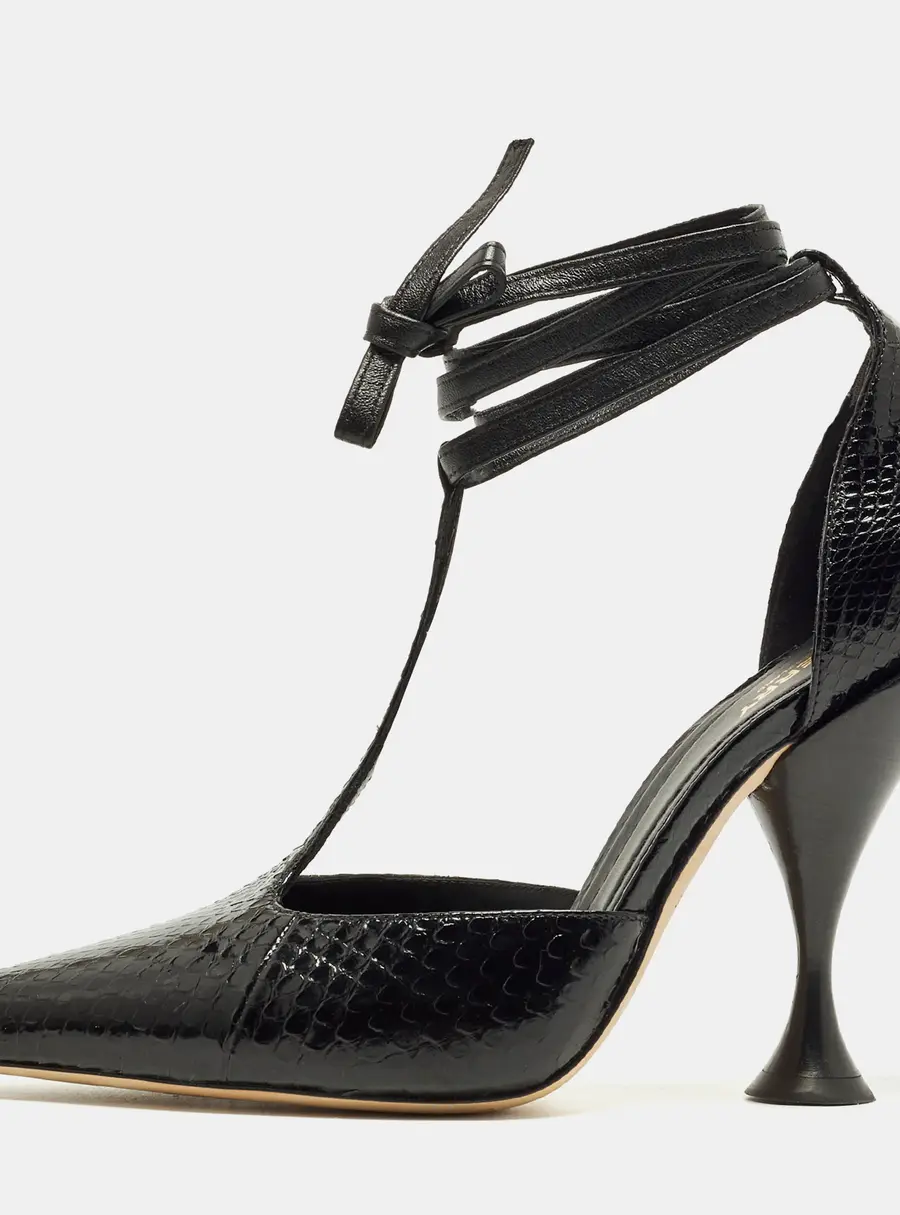 Burberry Welton Size 38.5 Black Snakeskin Leather Pumps