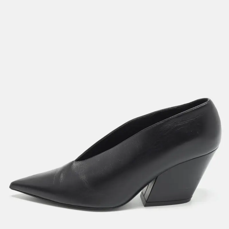 Burberry Brierfield Size 37.5 Black Leather Pumps