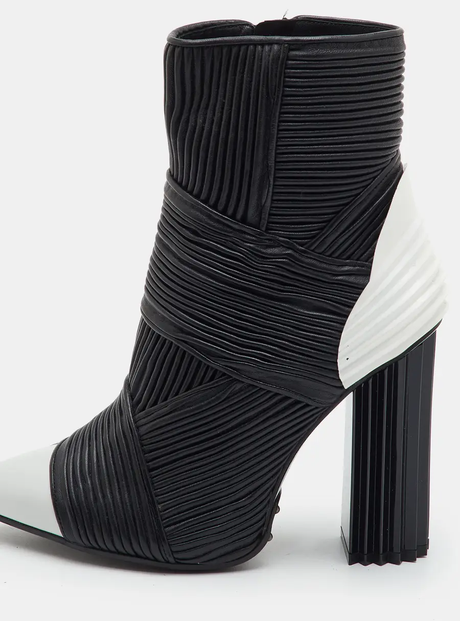 Balmain Fall Ribbed Moto Size 37 Black/White Leather Pointed Toe Ankle Length Boots