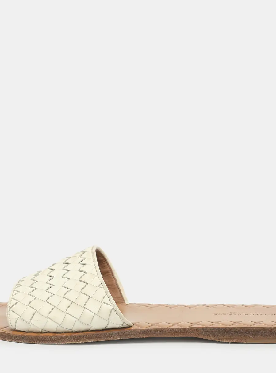 Bottega Veneta Ravello Size 38 White Intrecciato Leather Flats