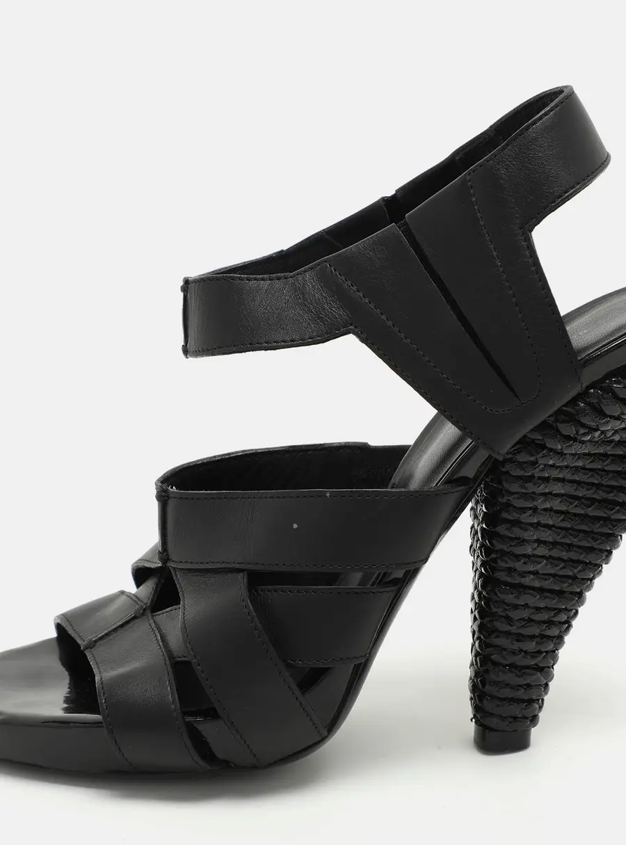 Bottega Veneta Black Leather Strappy Sandals Size 36.5