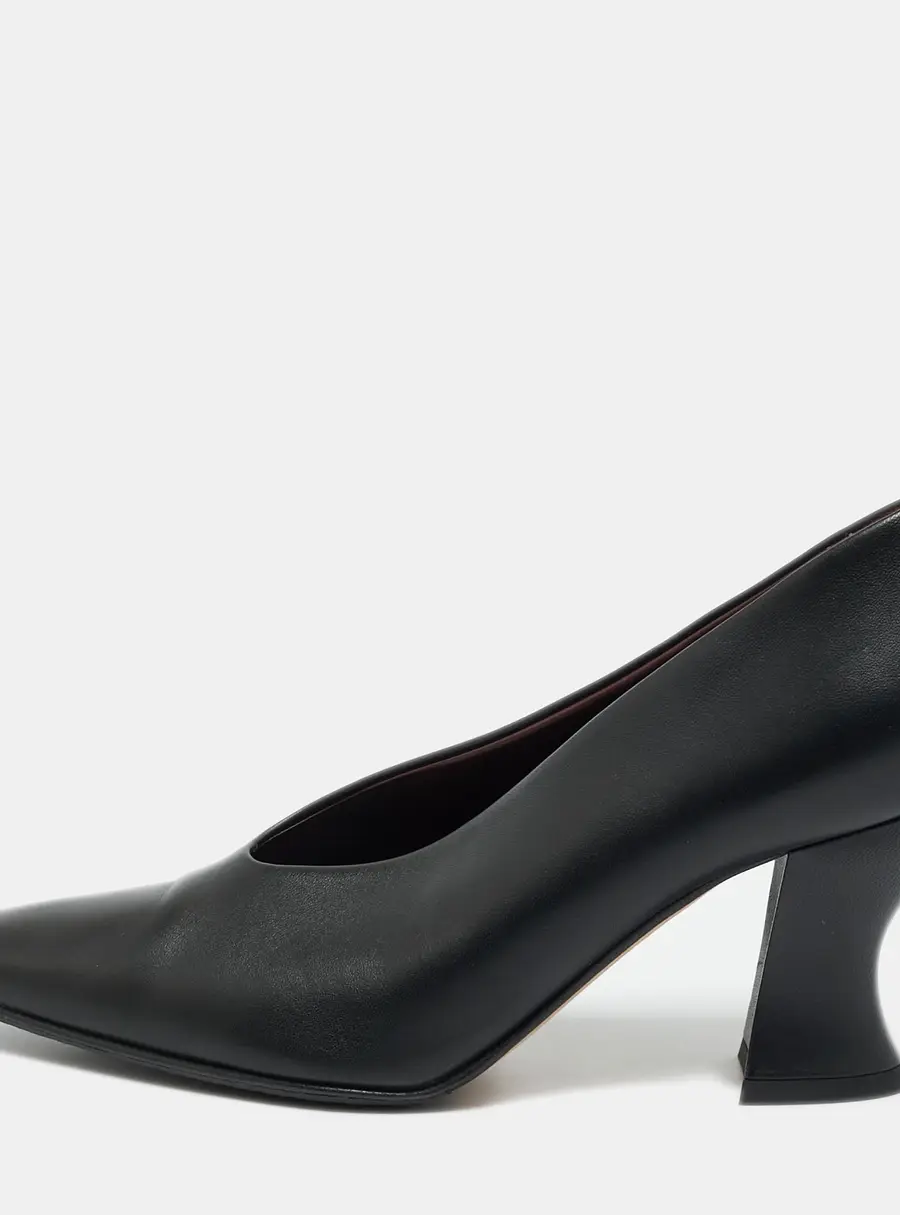 Bottega Veneta Veneta Size 37 Black Leather Pointed Toe Pumps