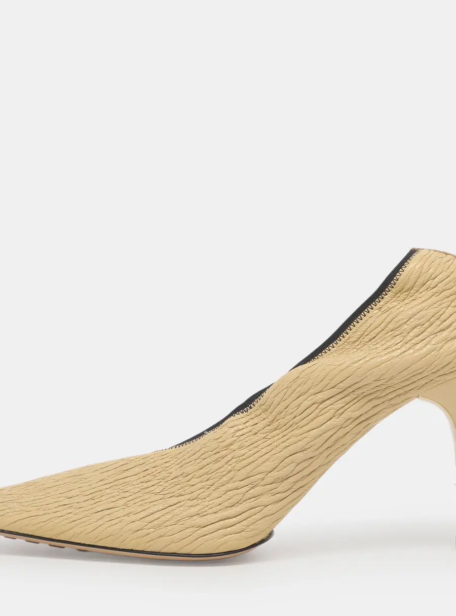 Bottega Veneta Sharpei Size 39 Yellow Leather Scrunch Pumps