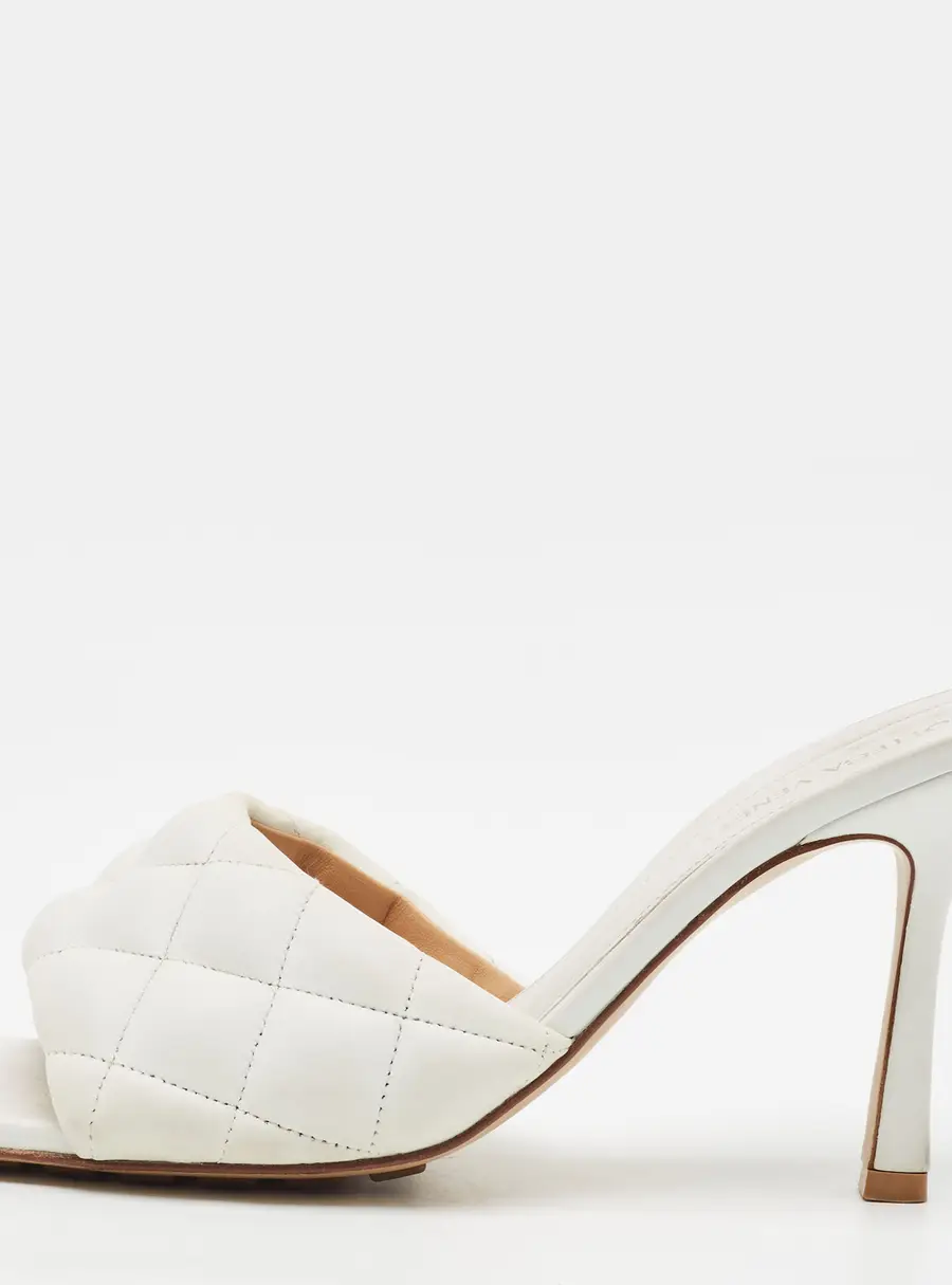 Bottega Veneta Lido Size 38.5 White Quilted Leather Slide Sandals