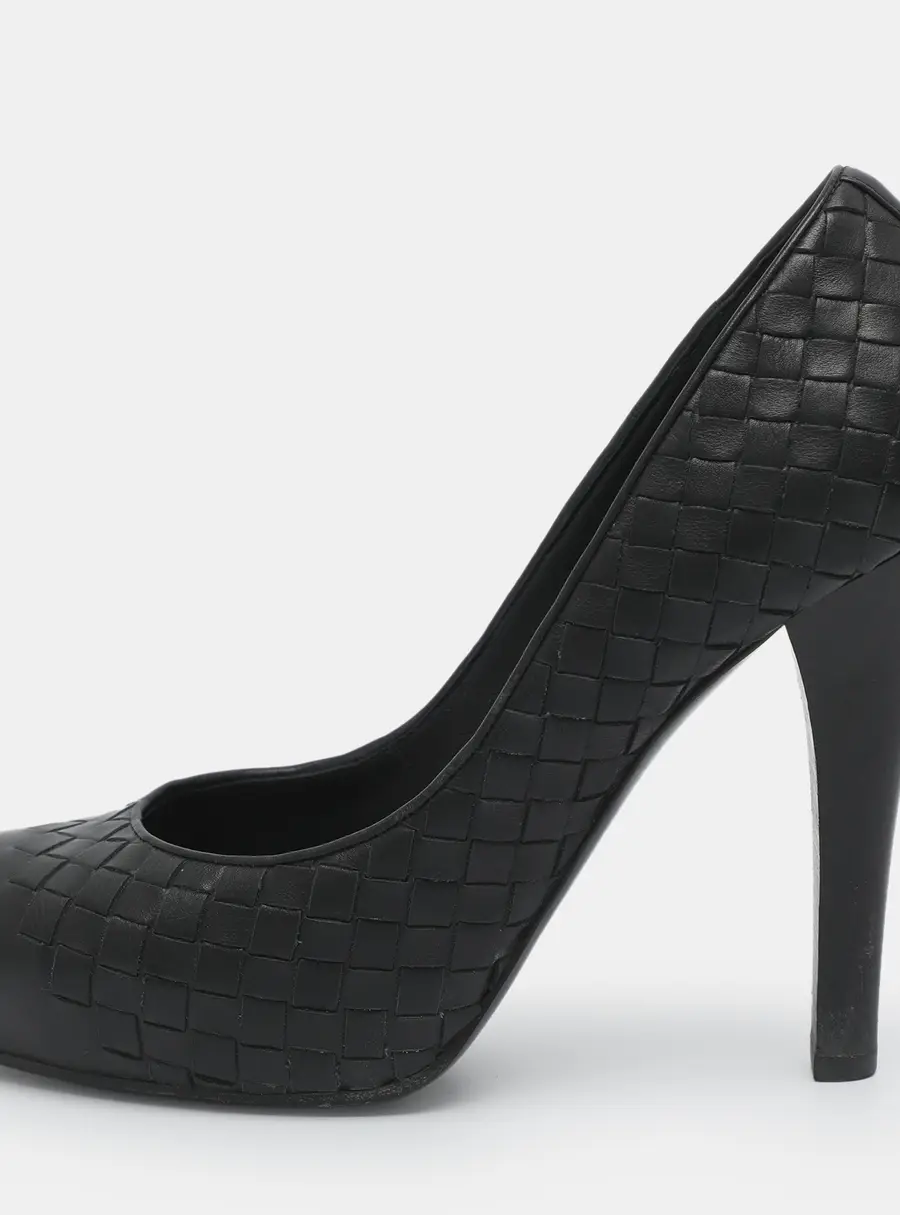 Bottega Veneta Size 39.5 Black Intrecciato Leather Pumps