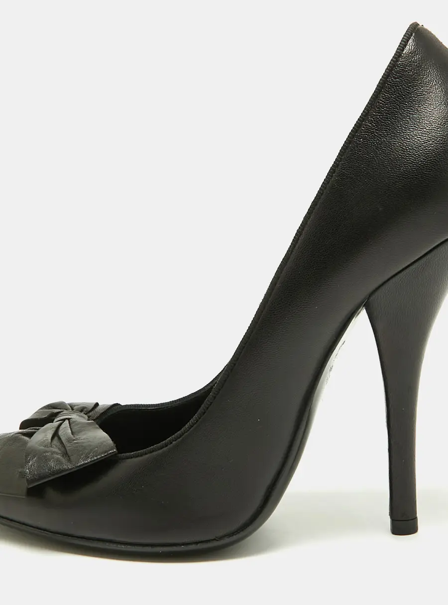 Bottega Veneta Size 38 Black Leather Bow Pumps