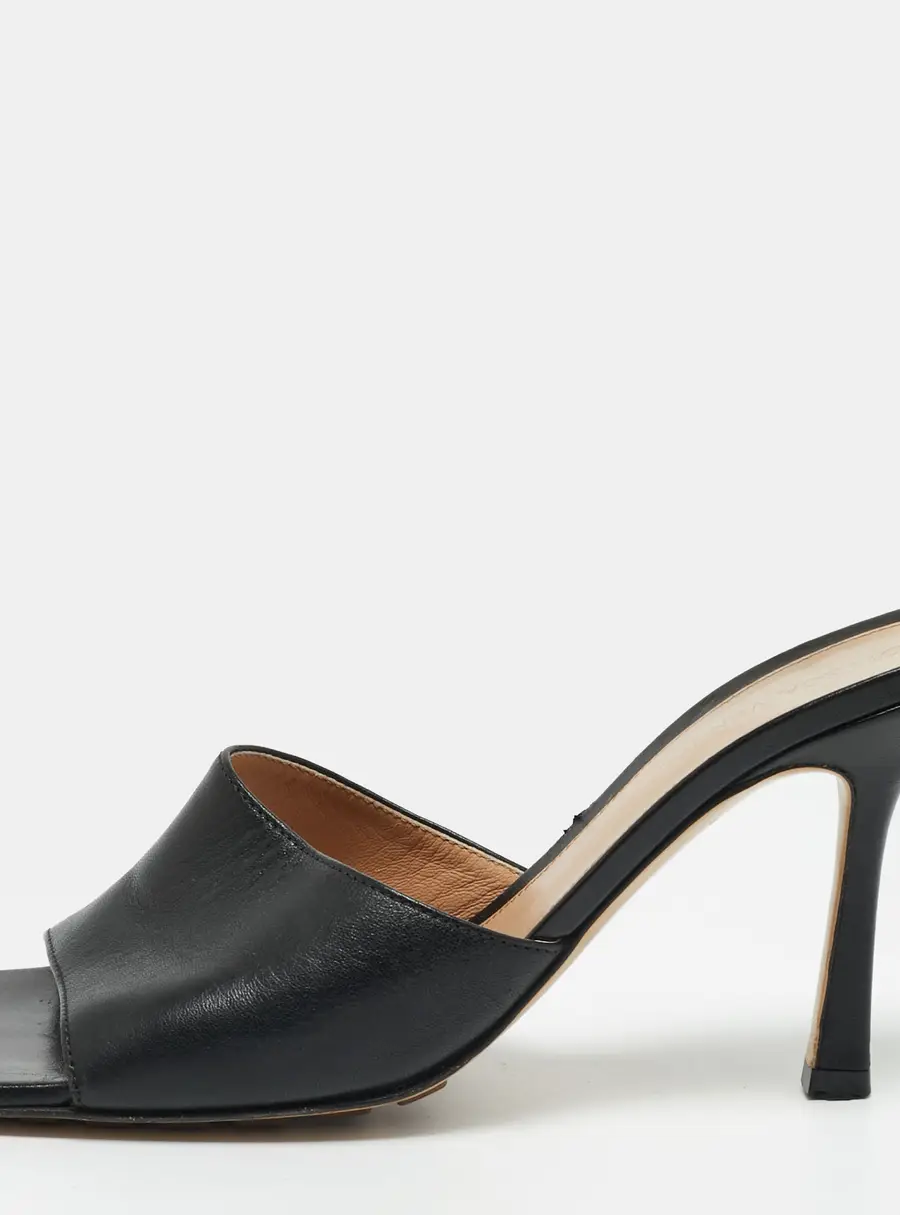Bottega Veneta Stretch Size 37 Black Leather Slide Sandals