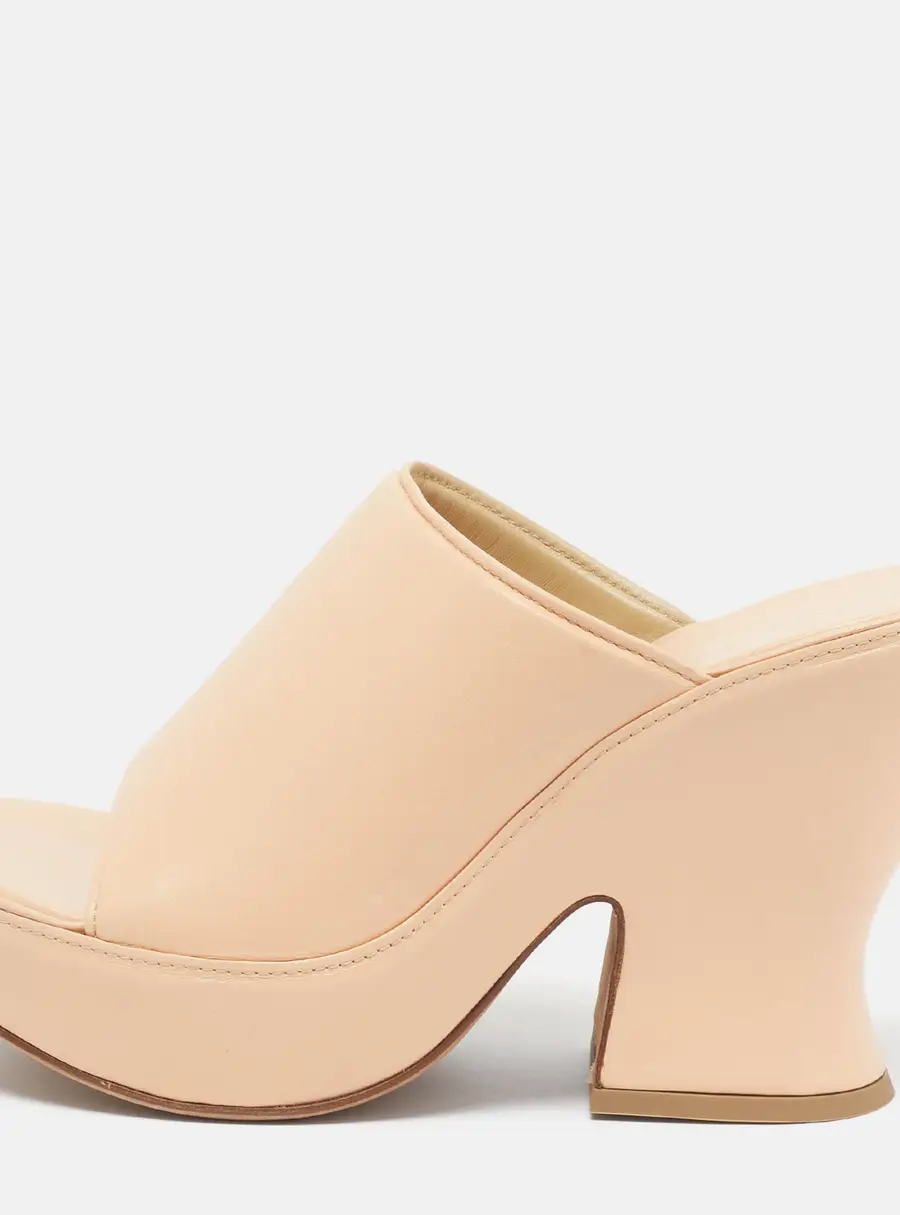 Bottega Veneta Lagoon Size 39 Beige Leather Mules