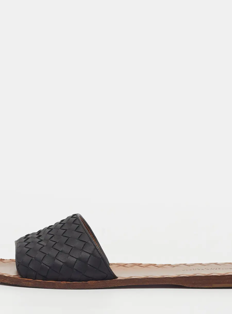 Bottega Veneta Intrecciato Size 39 Black Leather Flat Slides