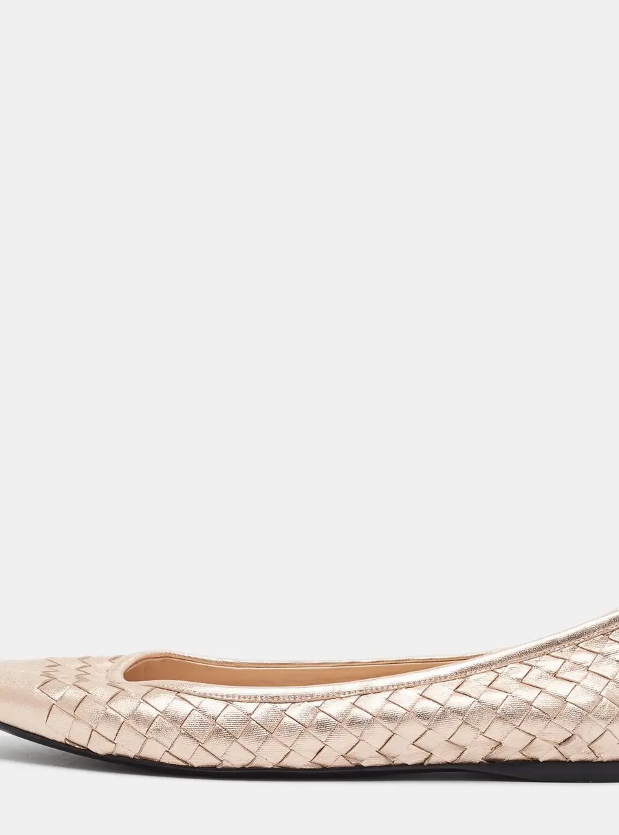 Bottega Veneta Size 41 Gold Woven Leather Ballet Flats