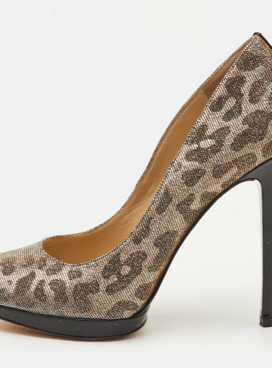 Brian Atwood Size 38.5 Silver Metallic Lurex Fabric Leopard Print Pumps