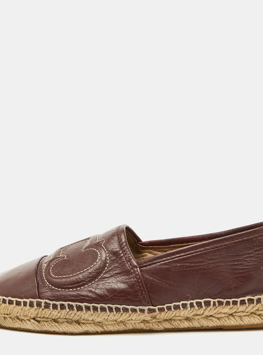 CH Carolina Herrera Burgundy Leather Initials Insignia Espadrille Flats Size 38