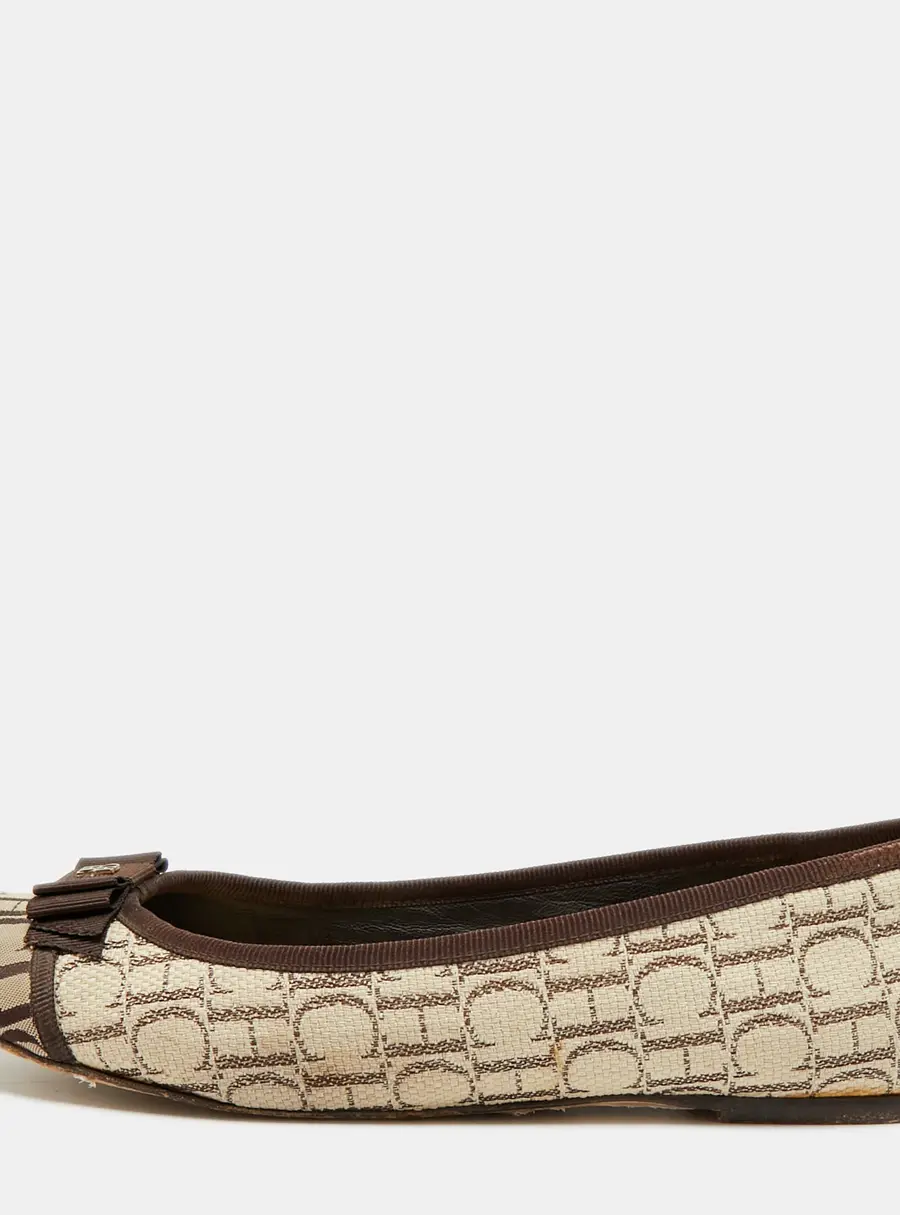 CH Carolina Herrera Size 37 Cream/Brown Monogram Canvas Ballet Flats