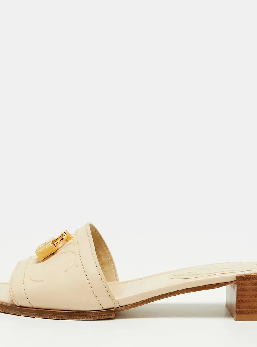 CH Carolina Herrera Magnolia Size 36 Cream Leather Slide Sandals