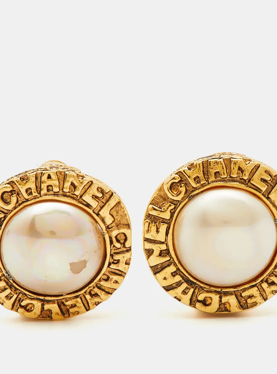 Chanel Faux Pearl Gold Tone Round Clip-on earirngs