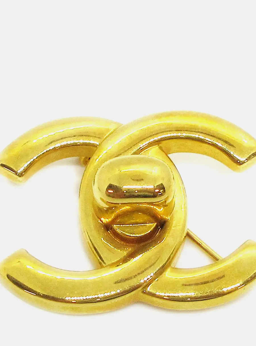 Chanel Turnlock 1996 Gold Plated Women's Brooch