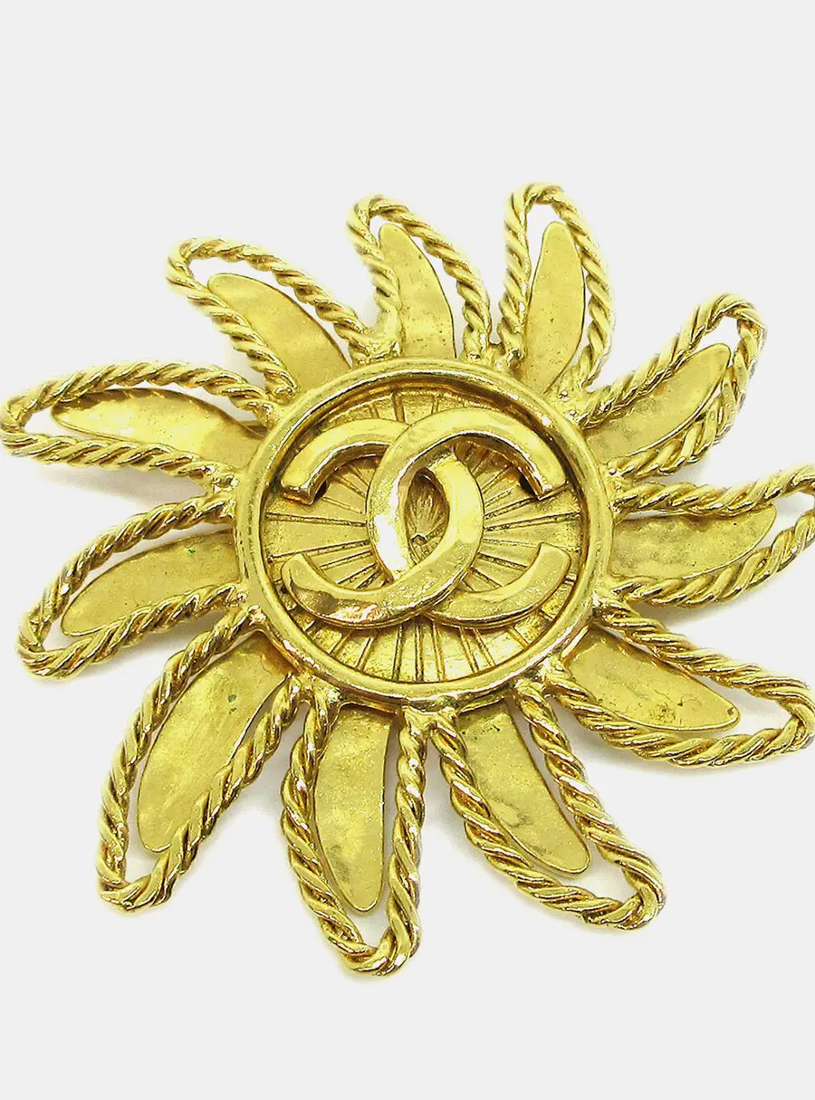 Chanel 94A Gold Plated Metal Women's Brooch