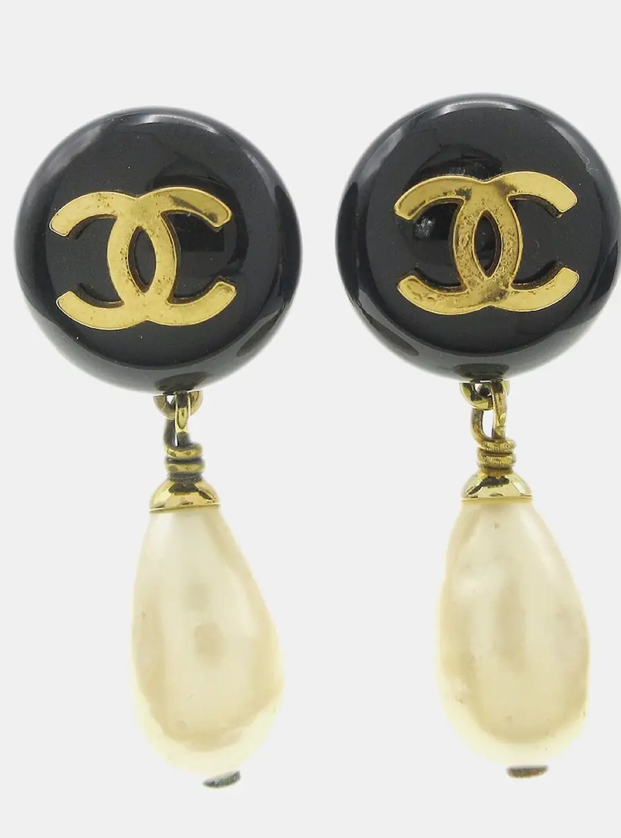 Chanel Vintage 95P Black Resin Faux Pearl Gold Plated CC Button Drop Clip -On Women's Earrings