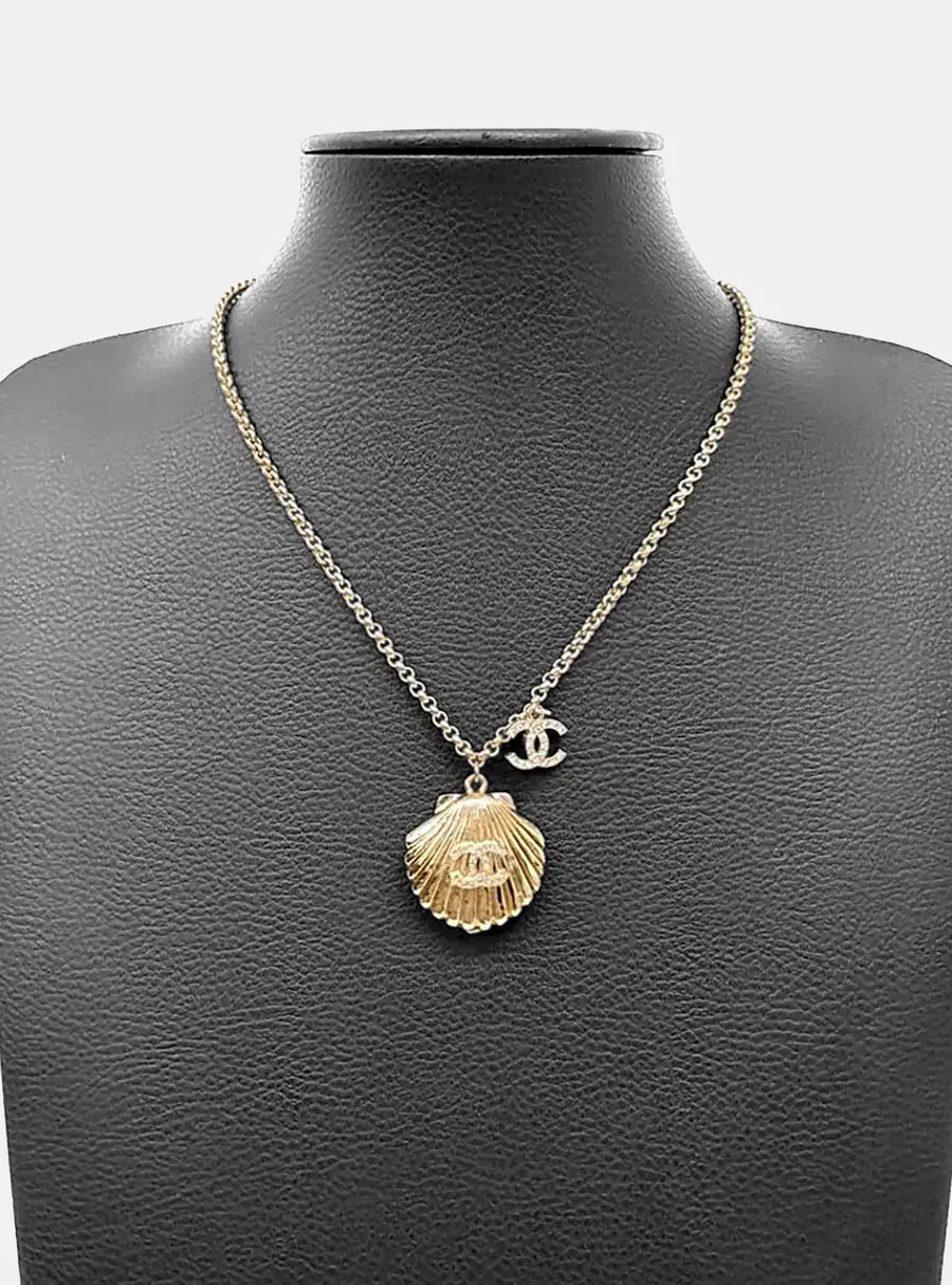 Chanel Metal necklace