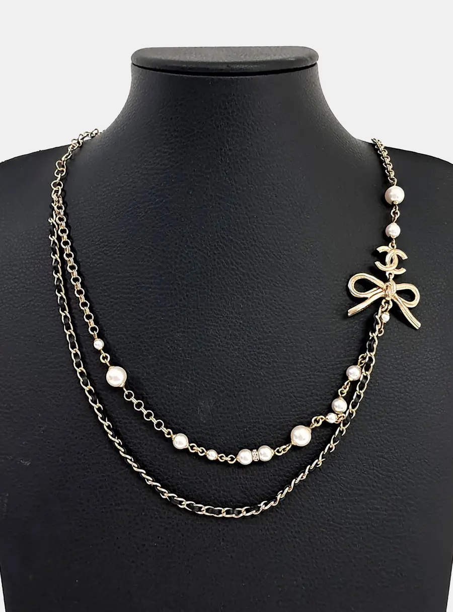 Chanel Metal ribbon pearl necklace