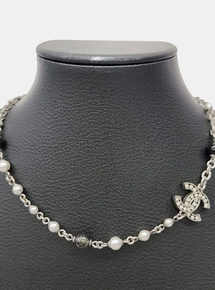 Chanel Metal necklace