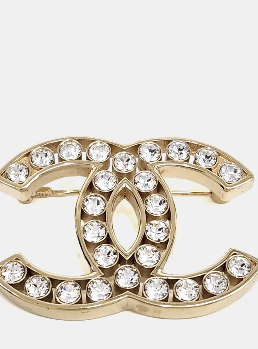 Chanel lMetal ogo brooch