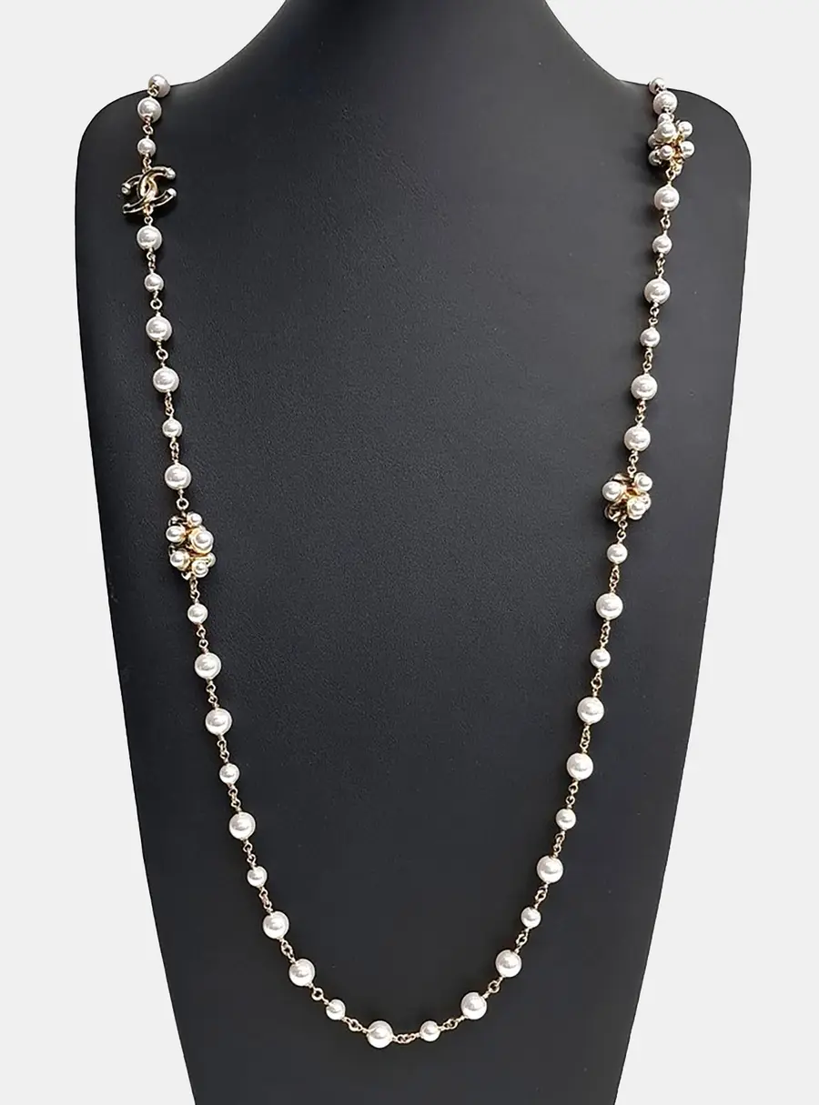 Chanel pearl necklace