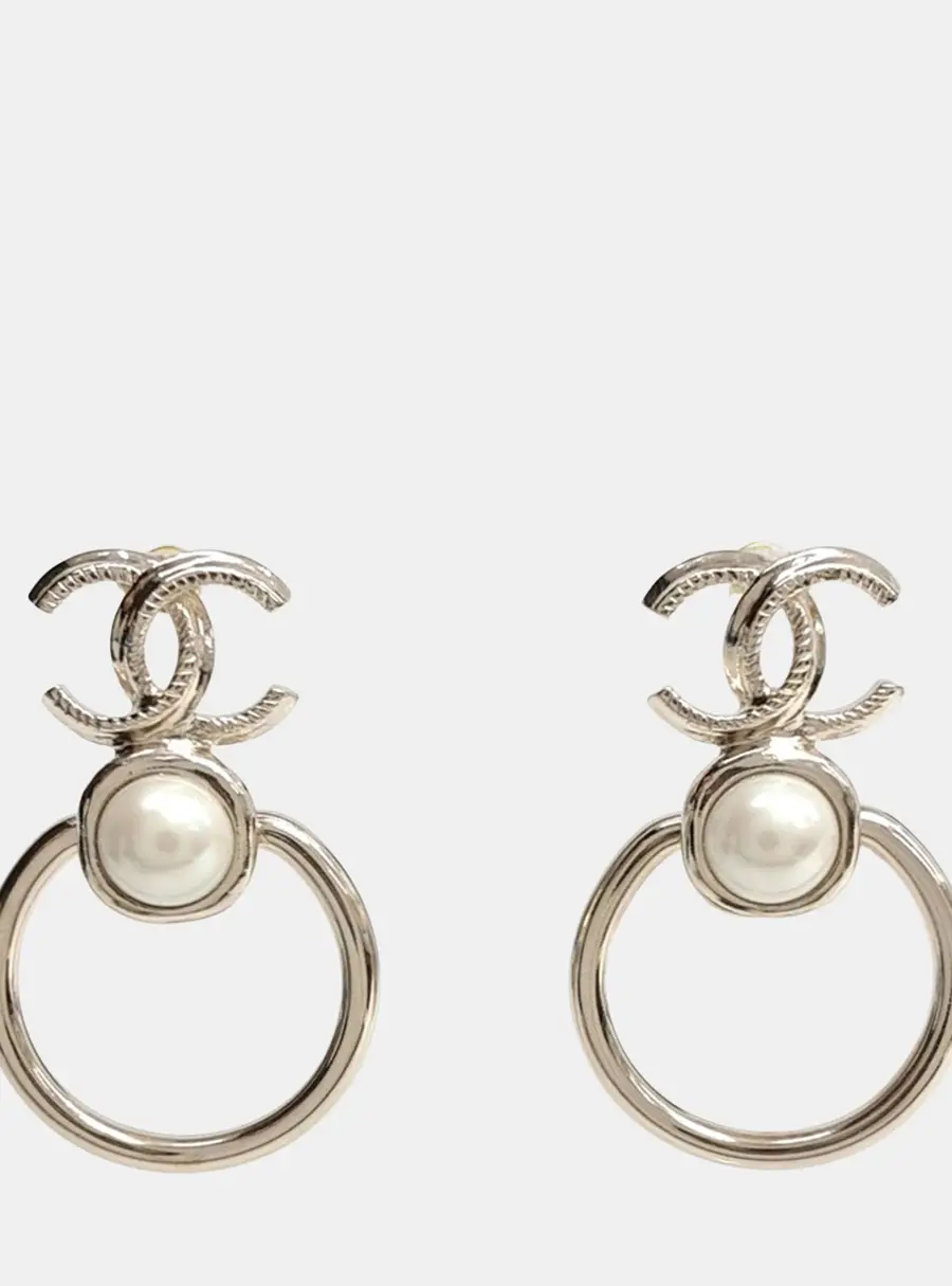 Chanel Metal pearl earrings